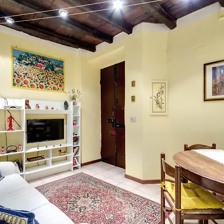 Pf Apartment Rom